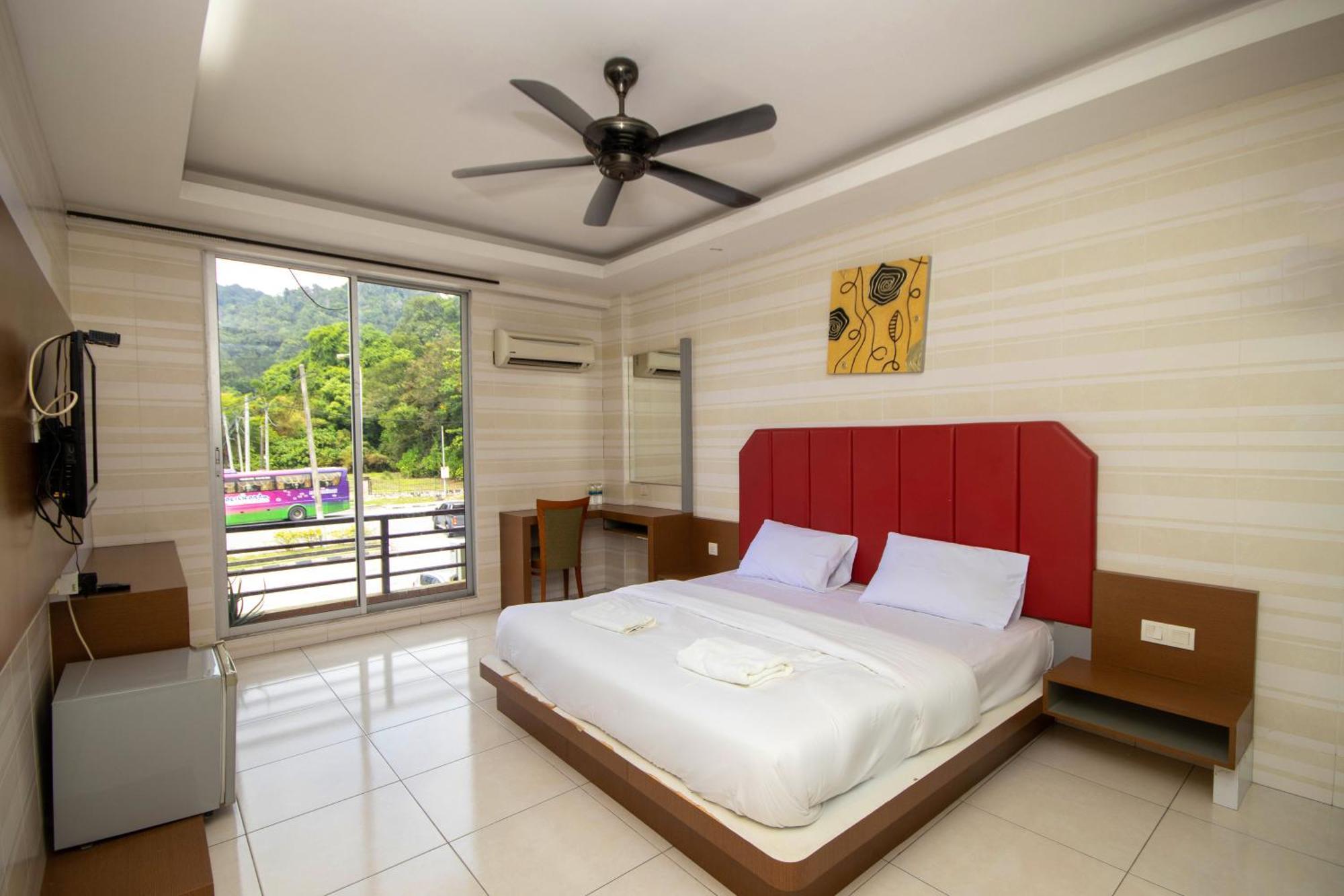 Jq Happy Lumut Hotel ภายนอก รูปภาพ